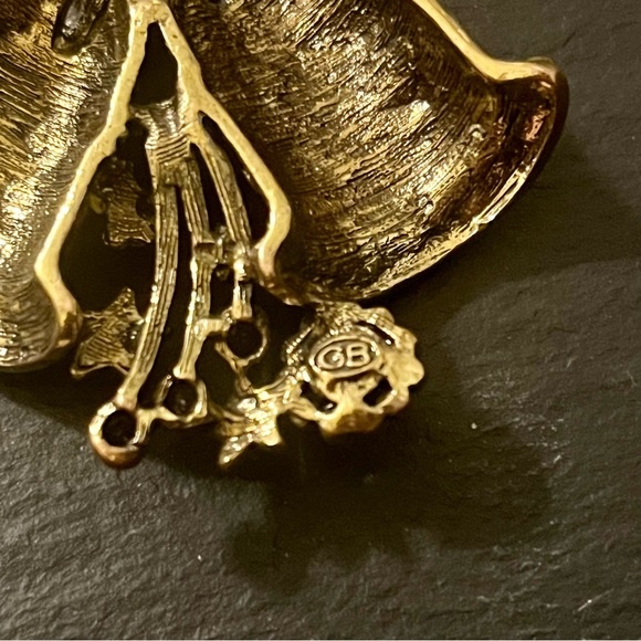 Vintage GB Antiqued Gold-tone Rhinestone Pendant Swirling Modern Scarf Ring Clip - Picture 6 of 15